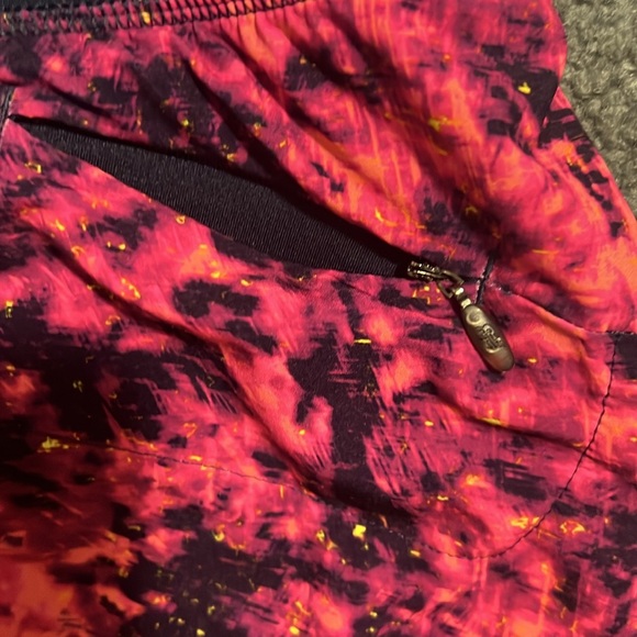 Womens NEW BALANCE athletic shorts w/ built n liner sz Small running gym - Picture 5 of 6